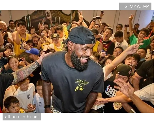 格林全明星扣篮秀震撼全场，点燃球迷热情