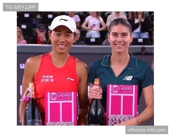 张帅一脱掉球鞋，赛场上的铁人瞬间变日常女生——她那个随手包估计比我一年工资还夸张