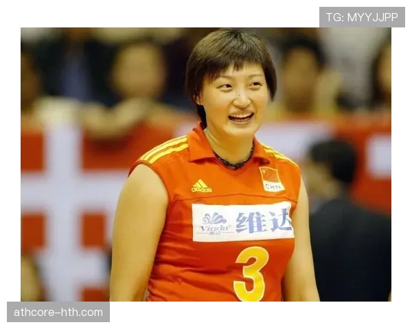 杨昊训练完直接去接娃，球鞋还没换